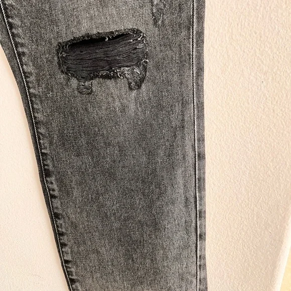 Express women’s Distressed high rise straight ankle Black Jeans. Size 4 - Picture 8 of 12